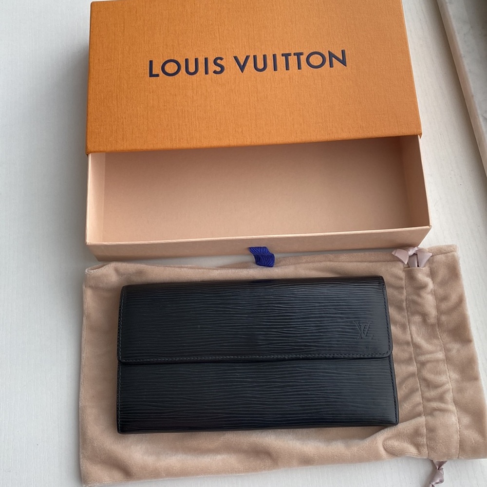 EUC LOUIS VUITTON Black Epi Sarah Wallet Vintage (CA1906) - Picture 1 of 16
